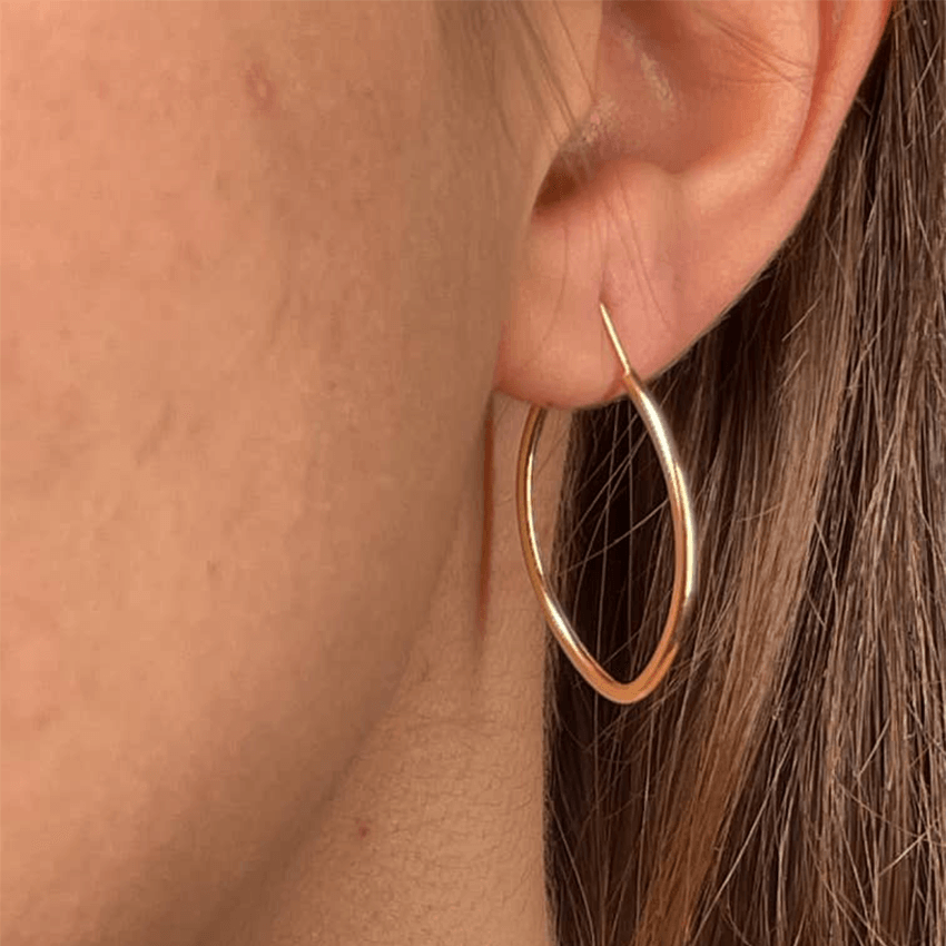گوشواره طلا ۱۸ عیار طرح اشک مینیمال - تصویر 1